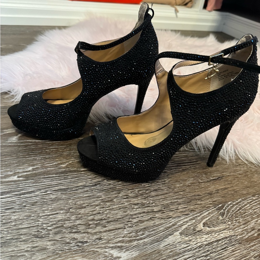Like new Thalia beaded shoes